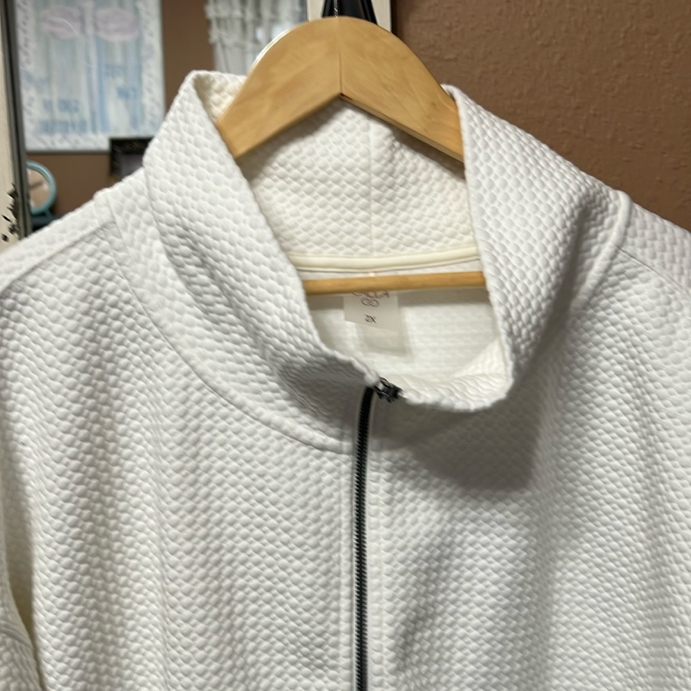 CALIA by Carrie Underwood White Textured Jacket